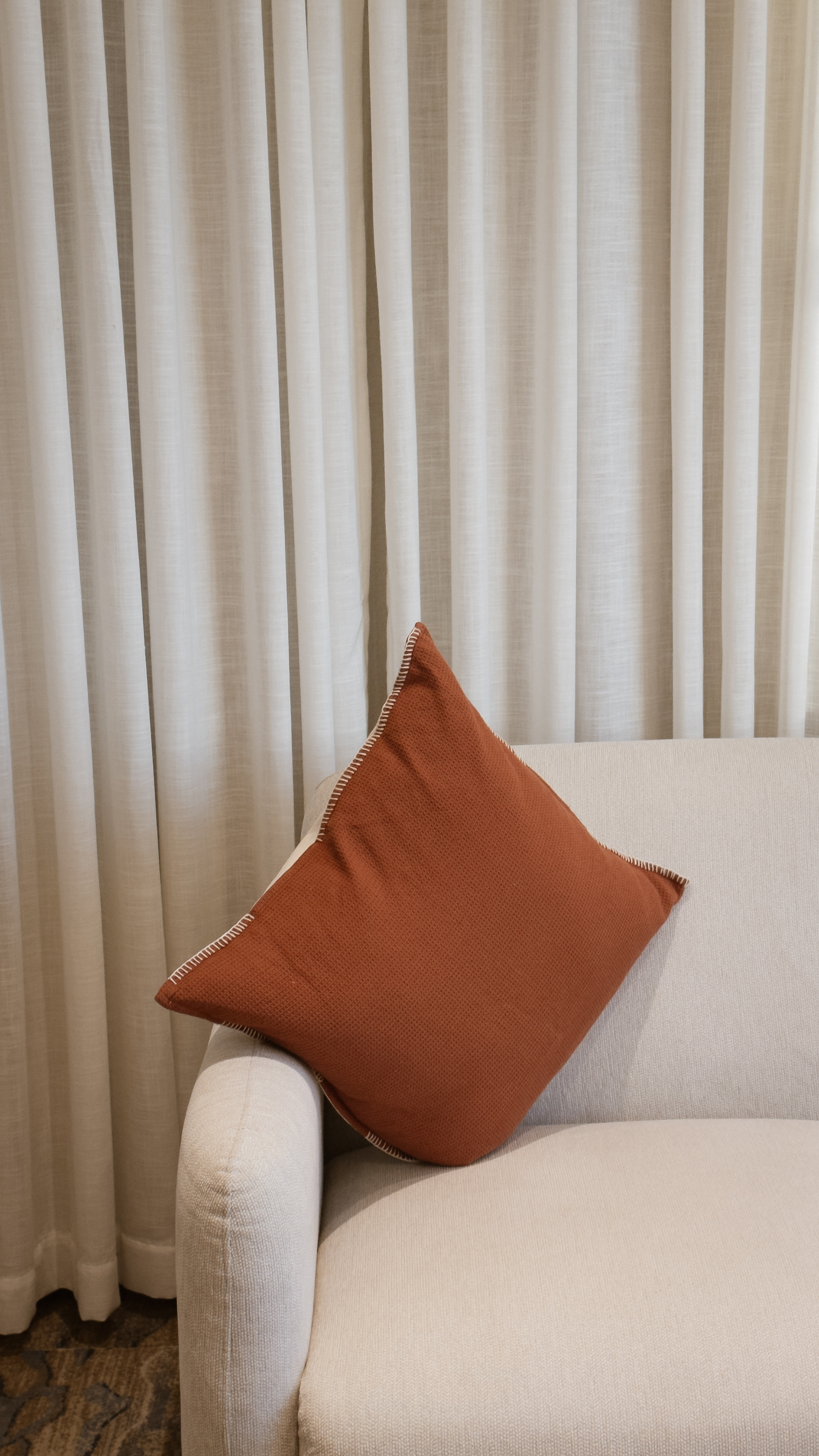 التأثيث والتجهيز